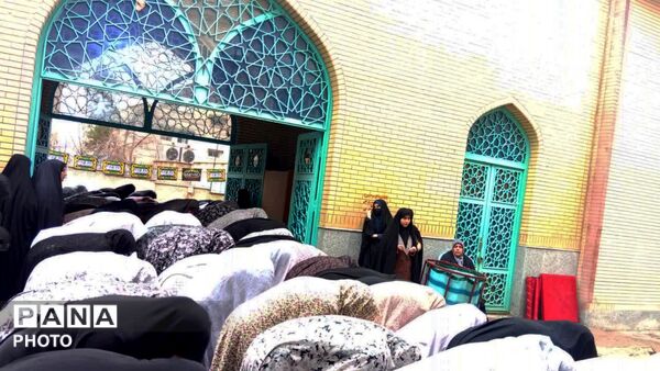 اقامه نماز عید فطر در یاسوج مصلی امام خمینی (ره)