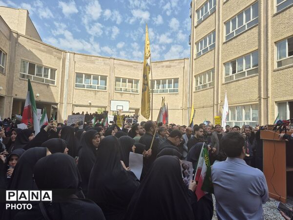 آخرین بدرقه؛فرهنگیان و دانش‌آموزان در سوگ رهبر شهیدشان
