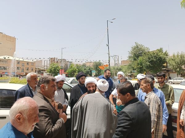 بازگشت امام جمعه از سفر مکه و استقبال گرم مردم فارسان