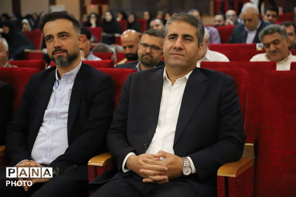 نشست صمیمی مدیرکل آموزش و پرورش تهران با مدیران مدارس منطقه ۱۳