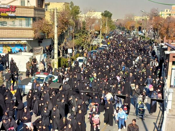 تشییع باشکوه پیکر پاک شهدای گمنام در اصفهان 