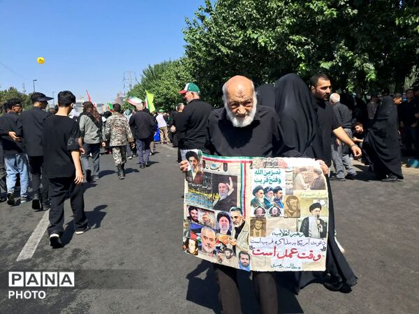  آخرین  وداع  ملت ایران با رهبر شهید در روز تشییع 