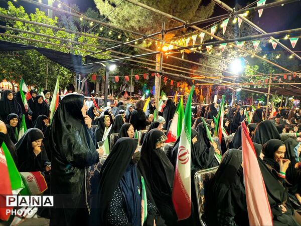 رونمایی از نماد «مشت گره کرده رهبر شهید» در قم