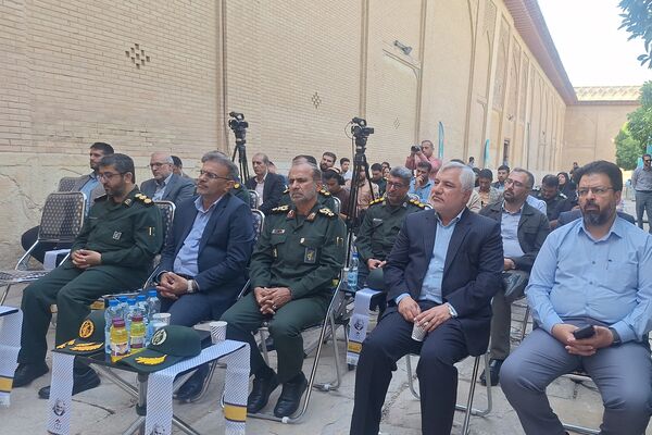 آیین اهدای ۲۵هزار بسته نوشت افزار به دانش‌آموزان نیازمند