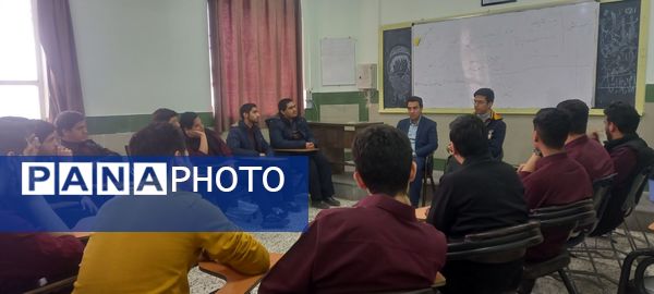 گفتگو با قبول شدگان کنکور دبیرستان نمونه آیت‌الله خامنه‌ای