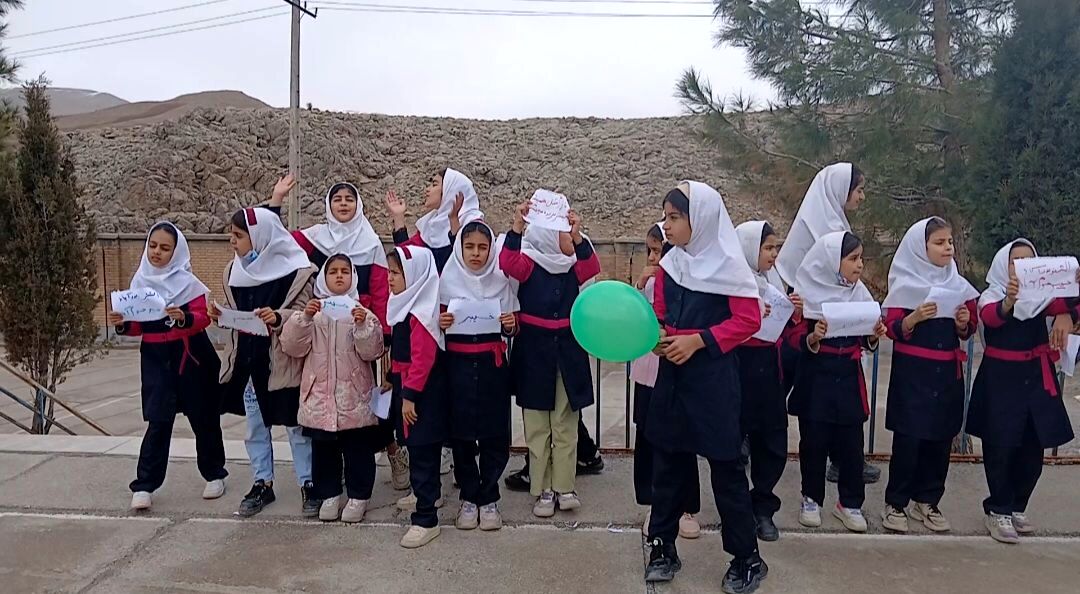 برگزاری جشن دهه فجر با برنامه‌های ورزشی و فرهنگی در دبستان شهید ابوالفضل