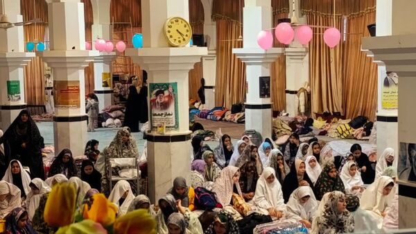 بازدید مسئولان از معتکفین دختر در محل مسجد جامعه شهرستان خلیل آباد