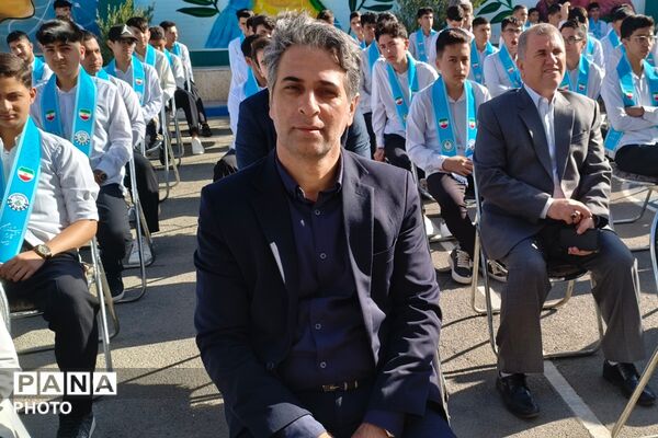 آغاز سال تحصیلی در دبیرستان نمونه دولتی شهدای علم و فناوری با عطر دفاع مقدس