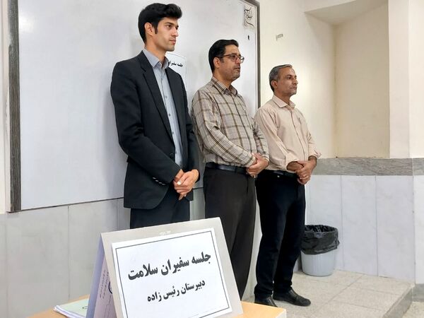 جلسه سفیران سلامت در دبیرستان رئیس زاده شهرستان خلیل آباد 