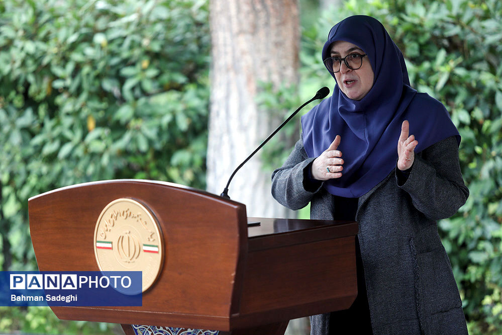 مهاجرانی: پایین بودن درآمدها دولت را مجبور به مداخله در اقتصاد می‌کند
