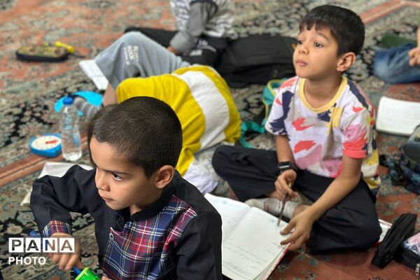 حضور دانش‌آموزان دبستان شهید قلنبر ناحیه دو شهرری در کلاس‌های رفع اشکال 