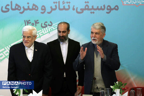 نشست معاون اول رئیس جمهور با جمعی از هنرمندان موسیقی، تئاتر و هنرهای تجسمی