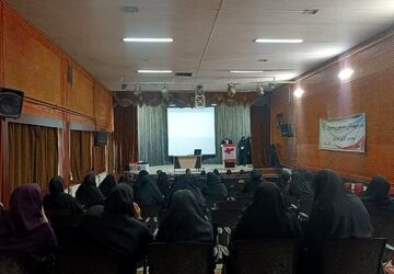 جلسه آموزشی پیشگیری از بیماری ایدز در ورامین