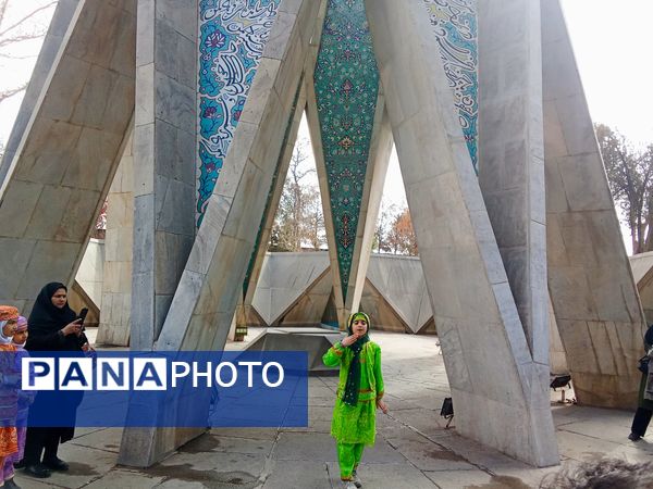 معاونان پرورشی شهرستان نیشابور از مقبره خیام بازدید کردند 