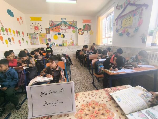 مرحله آموزشگاهی جشنواره دست نوشته‌های طلایی در دبستان شهید پسندیده فدافن