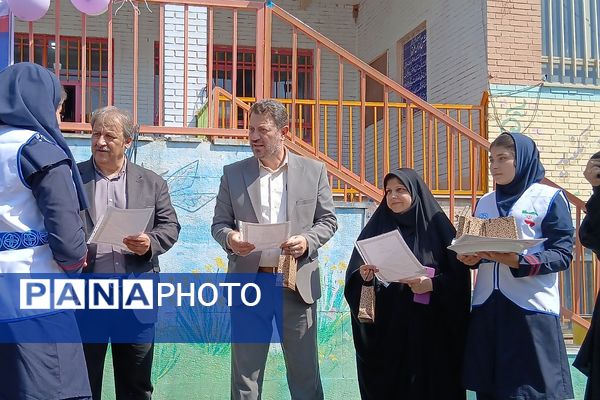 نواختن زنگ سلامت در دبستان حجاب باقرشهر 