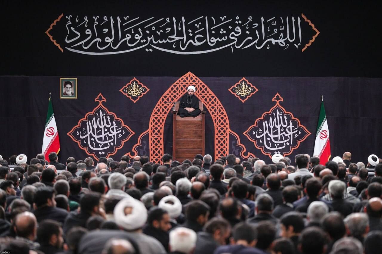 برگزاری عزاداری شب هشتم محرم و توسل به حضرت علی‌اکبر(ع) در حسینیه امام خمینی(ره)