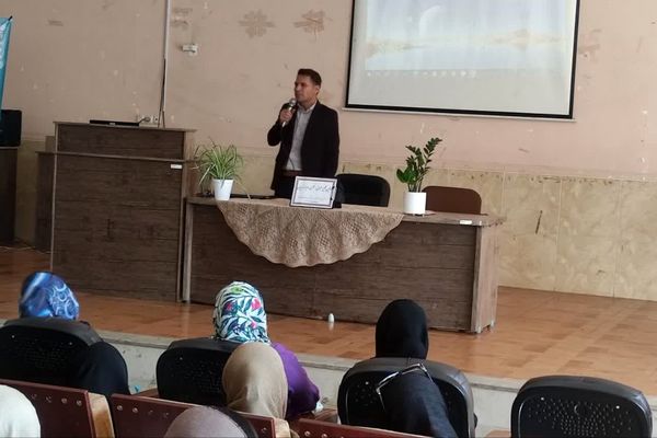 جلسه پیوند اولیا و مربیان در آموزشگاه معارف۶
