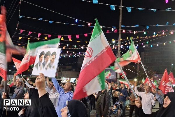 تجمع مردمی رباط کریم با اجرای سرود و سخنرانی