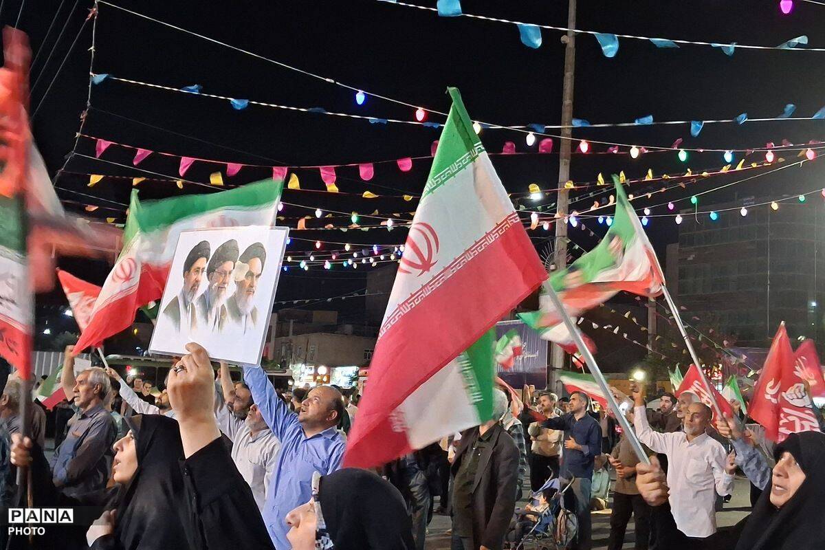 تجمع مردمی رباط کریم با اجرای سرود و سخنرانی