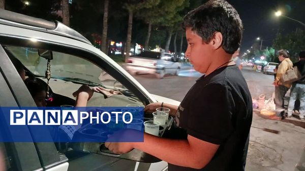 خدمات‌رسانی موکب‌های یاسوج به عزاداران حسینی در معابر و مساجد شهر