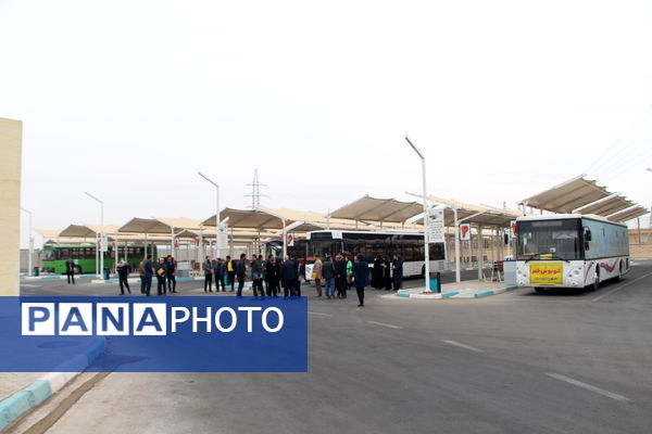 بازدید خبرنگاران از ایستگاهای اتوبوس شهری و حمل‌ونقل یزد