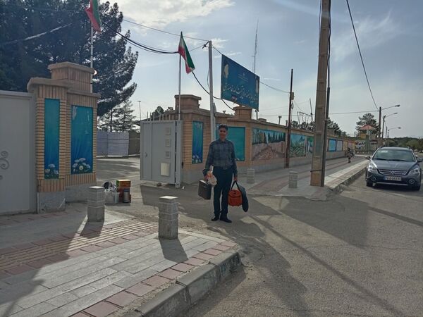 آغاز اردوی آموزشی دانش آموزان برتر دبیرستان نمونه آیت‌الله خامنه‌ای به مقصد تهران
