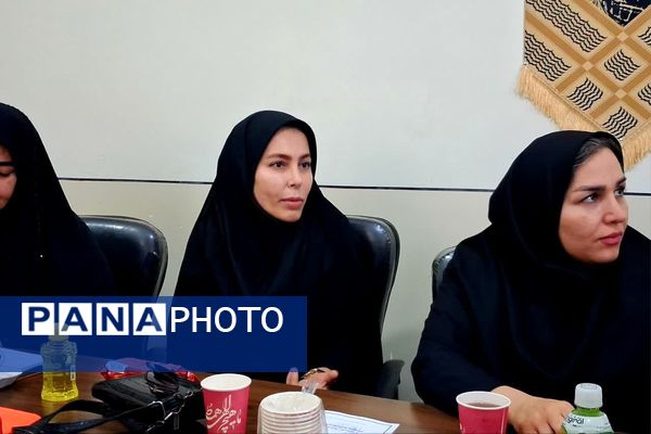 نشست بانوان تأثیرگذار طایفه گرهرگان با محوریت نقش زنان در توسعه اجتماعی و فرهنگی