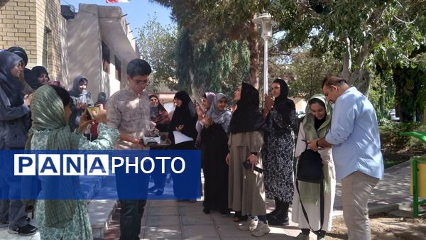 نشست ادبی خوانش نامه‌های سهراب سپهری در قم