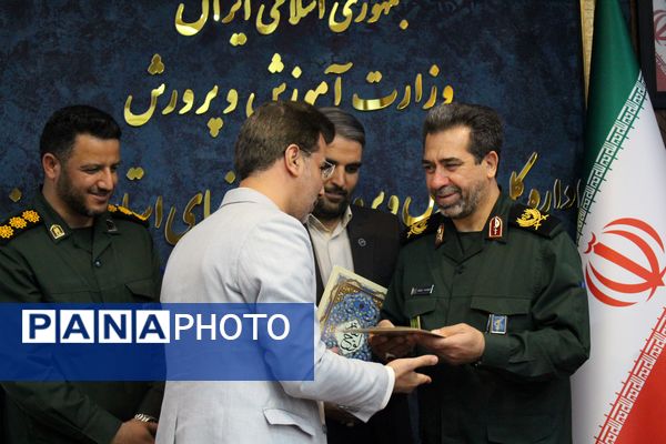 دیدار فرمانده سپاه سیدالشهدا (ع) استان تهران با مدیرکل آموزش و پرورش شهرستان‌های تهران به‌مناسبت هفته معلم