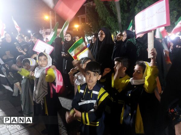حضور گسترده مردم حاجی‌آباد در یادواره رهبر شهید و شهدای فرهنگی 