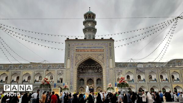 حرم نورانی و دل‌های مشتاق در کنار امام رضا (ع)
