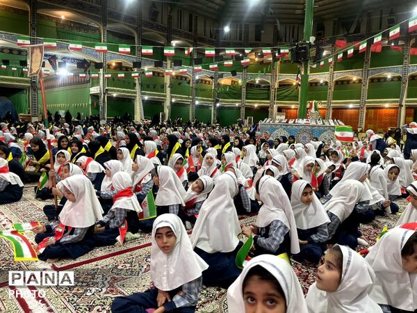 جلوه‌‌ای دیدنی از شور دانش‌‌آموزان در برنامه سالروز تاسیس سازمان دانش آموزی در یزد