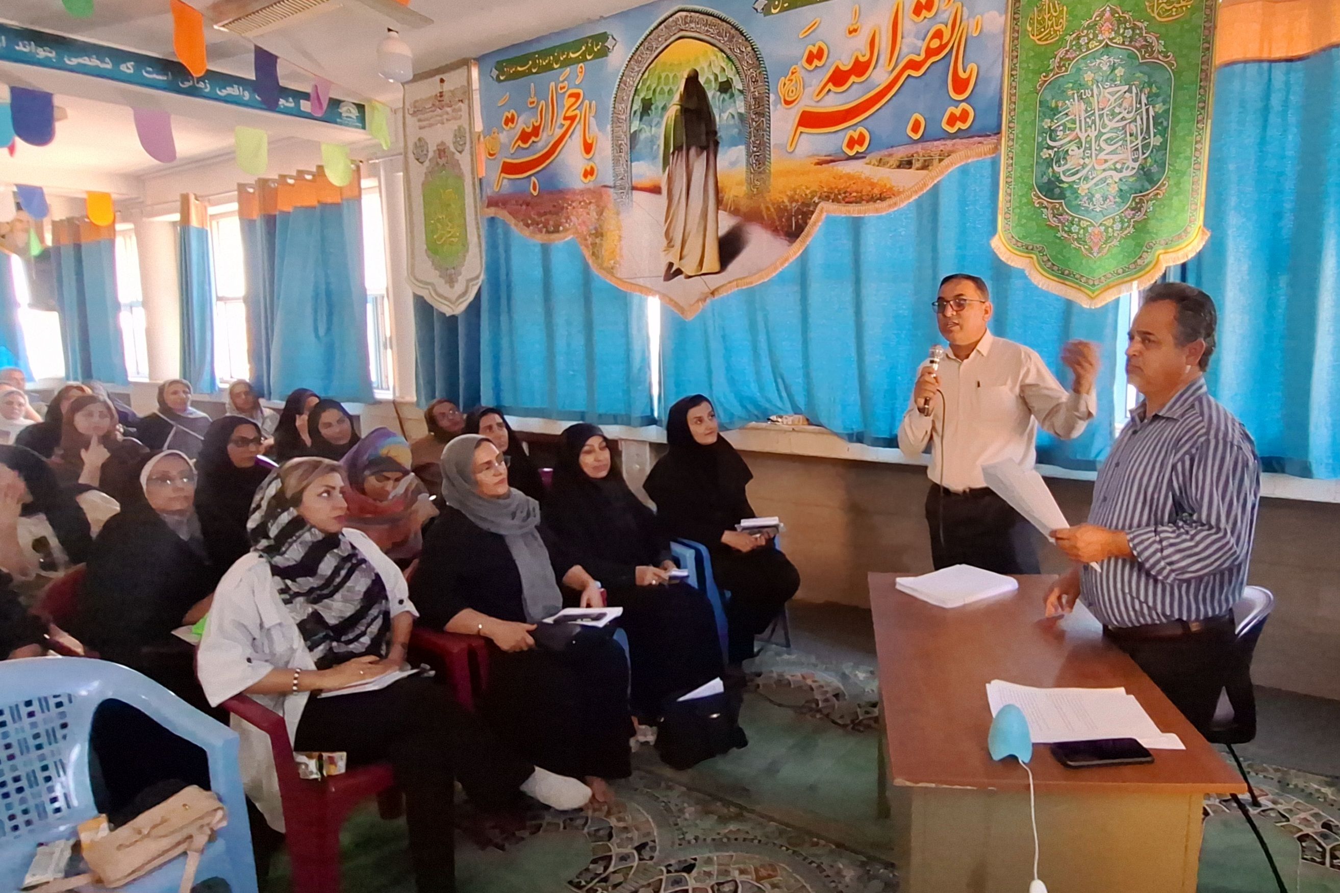 جلسه انجمن اولیا و مربیان در دبیرستان رازی