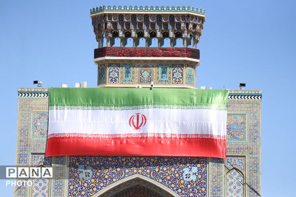 حرم مطهر امام رضا(ع)، میزبان زائران و عزاداران رهبر شهید