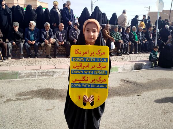 نسل آینده در راهپیمایی ۲۲ بهمن شهرستان کندر دیده شد