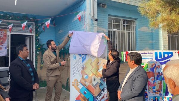 آغاز رسمی مسابقات فرهنگی هنری با نواختن زنگ جشنواره فردا و جشنواره ماها در مدرسه تکتم 