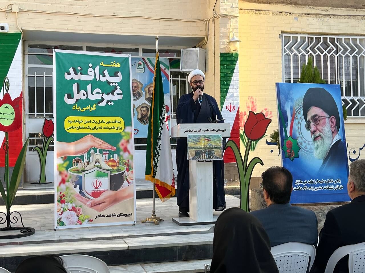 بزرگداشت هفته پدافند غیر عامل در دبیرستان شاهد هاجر