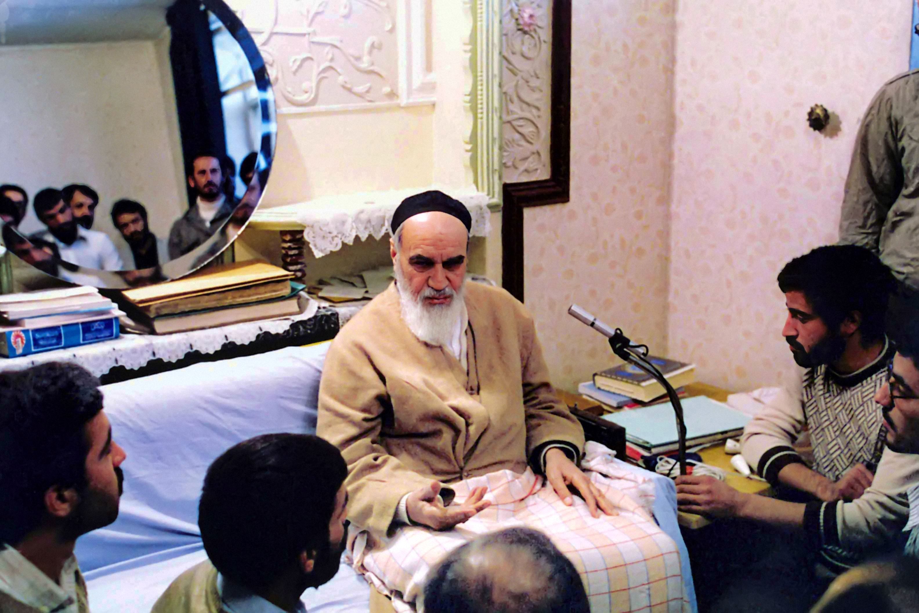 مسیر امام خمینی(ره) یک مسیر الهی و جهانی است