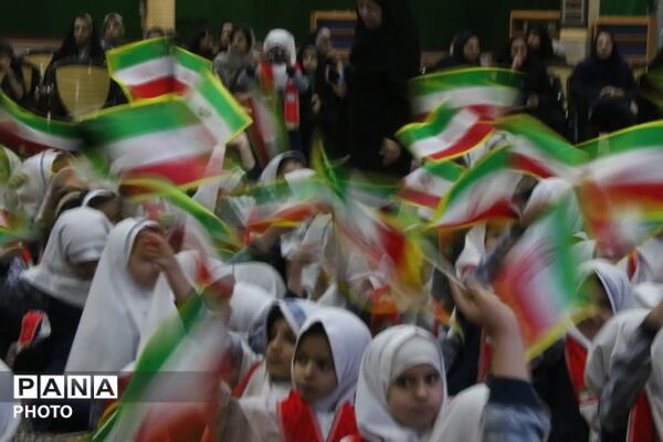 جشن بیست‌وهفتمین سالگرد تاسیس سازمان دانش آموزی توسط پیشتازان یزدی