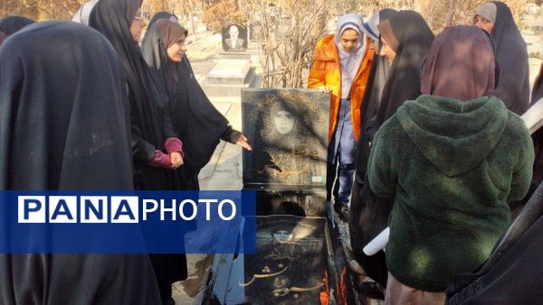 گرامیداشت یاد شهدا توسط دانش‌آموزان دبیرستان شهیده محبوبه دانش