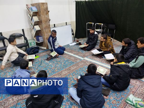 جلسه هفتگی آموزش قرآن در شهرستان خلیل آباد 