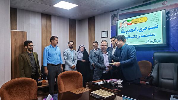 نشست خبری رئیس آموزش و پرورش شهرستان مارگون به‌مناسبت هفته معلم