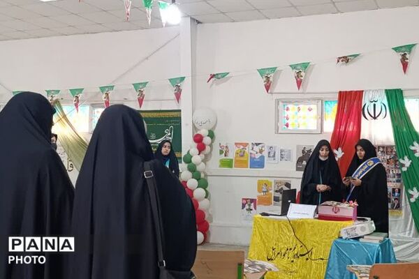 برپایی مدرسه انقلاب در هنرستان قدس ناحیه دو شهرری 