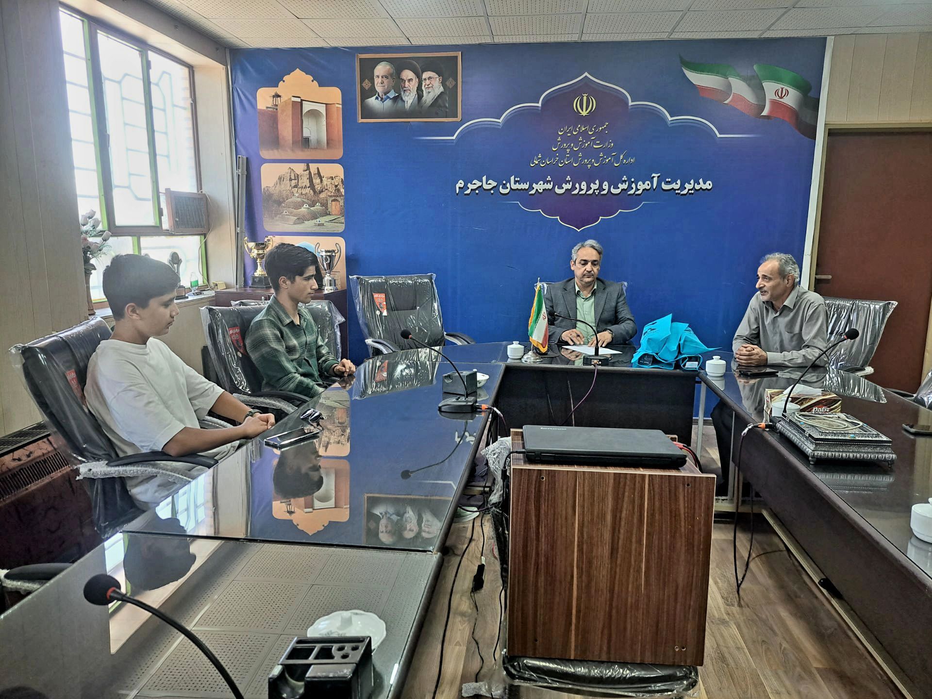 تجلیل مدیر آموزش و پرورش جاجرم از دانش‌آموز خبرنگاران پانا