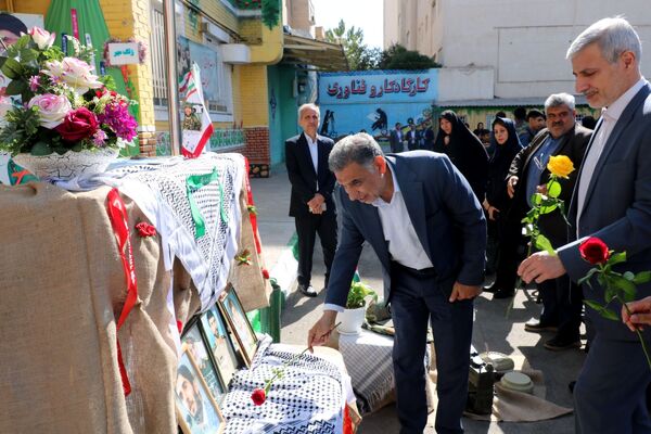 آیین بازگشایی مدارس و نواختن زنگ مهر ایثار و شهادت در ناحیه ۶ مشهد 