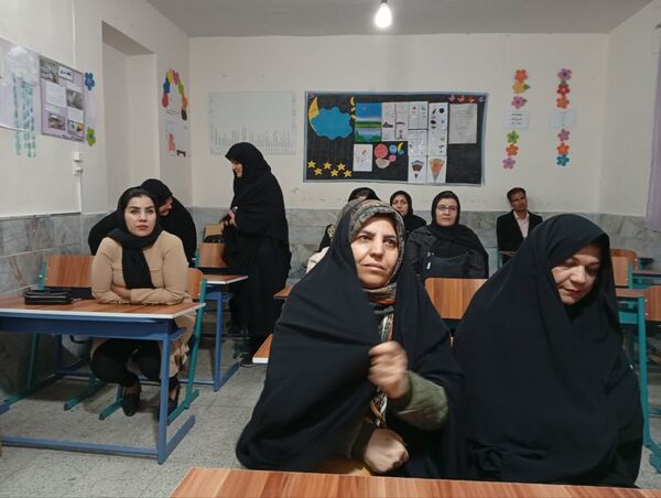 دومین جلسه انجمن اولیا در دبستان سمیه کاشمر