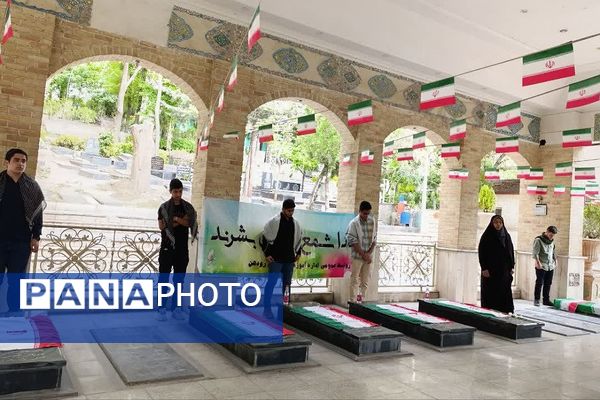 غبارروبی مزار شهدای رودهن توسط فرهنگیان و دانش‌آموزان دبیرستان ابن‌سینا 