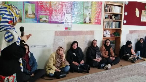 اولین جلسه آموزش خانواده در دبستان نیایش با حضور خانم موسوی