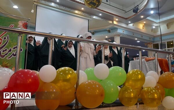 جشن ستارگان ویژه دانش آموزان دبیرستان حضرت معصومه (س) خلیل آباد